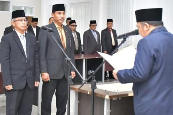 Bupati Lombok Utara saat Melantik Dua Pejabat Eselon II. (kicknews.today/Ist)