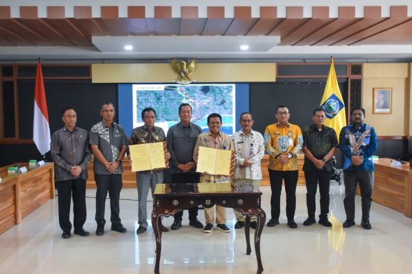 Gubernur NTB Dr H Lalu Muhamad Iqbal saat membuka rapat pembahasan segmen batas daerah Lombok Tengah–Lombok Barat di Aula Rapat Tambora, Kantor Gubernur NTB, Kamis (28/8/2025) (foto adpim)