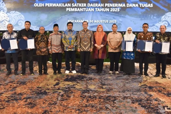 Menteri Transmigrasi, M. Iftitah Sulaiman Suryanagara dalam Rapat Koordinasi Teknis (Rakornis) Tahun 2025 di Hotel Lombok Raya, pada Jumat (29/8/2025) (foto adpim)