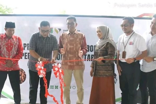 Wakil Bupati Lombok Utara saat melepas Eksport Cengkeh di Teluk Nara. (Foto. Dok Prokopim Setda KLU)