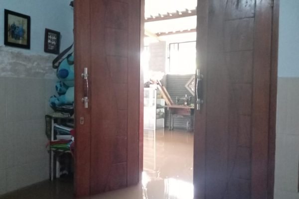 Luapan air masuk ke rumah warga yang ada di Desa Perampuan Lombok Barat (foto kicknews.today/ist)