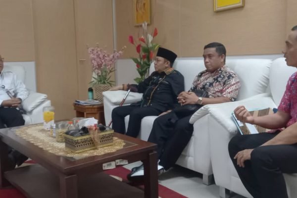 Bupati Lombok Utara Bersama Kepala Bappeda saat mengunjungi KEMENPAN-RB. (Foto. kicknews.today/Isy)