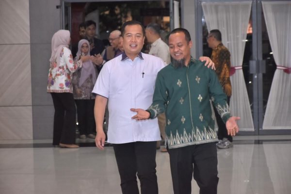 Gubernur NTB Dr H Lalu Muhamad Iqbal dan Gubernur Sulsel Andi Sudirman Sulaiman (foto kicknews.today/ist)