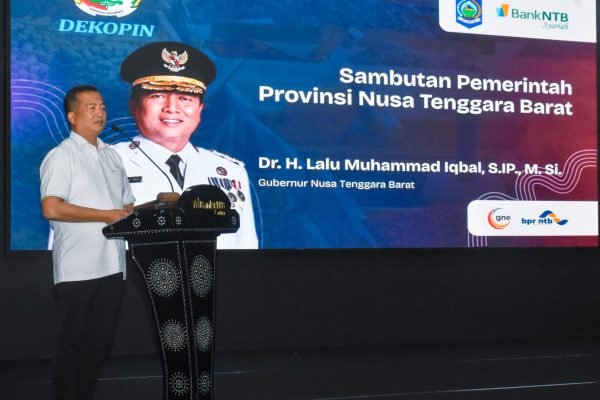 Gubernur NTB Dr H Lalu Muhamad Iqbal saat menghadiri Musyawarah Wilayah (Muswil) Dewan Koperasi Indonesia Wilayah NTB (Dekopinwil) di Bank NTB Syariah, Selasa 9/12 (foto kicknews.today/wn)