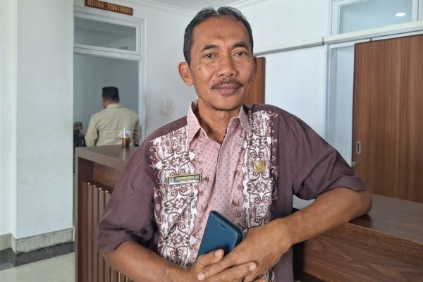 Kepala Dinas Sosial KLU, Fathurrahman. (Foto. kicknews.today/Anggi)