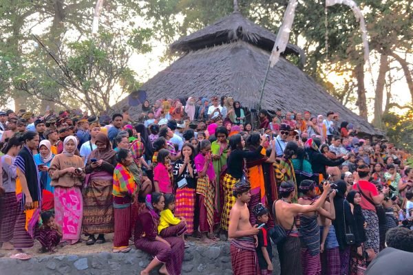 Warga Bayan saat acara Maulid Adat Bayan. (Foto. kicknews.today/Anggi)