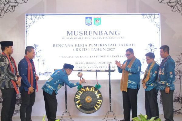 Bupati Lombok Utara, Najmul Akhyar bersama Wakil Bupati dan OPD terkait saat meresmikan Pembukaan Musrenbang RKPD 2027. (Foto. kicknews.today/Ist)/