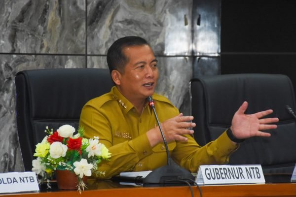 Gubernur NTB Dr H Lalu Muhamad Iqbal saat memimpin rapat koordinasi bersama unsur Forkopimda. (foto kicknews.today/adpim)