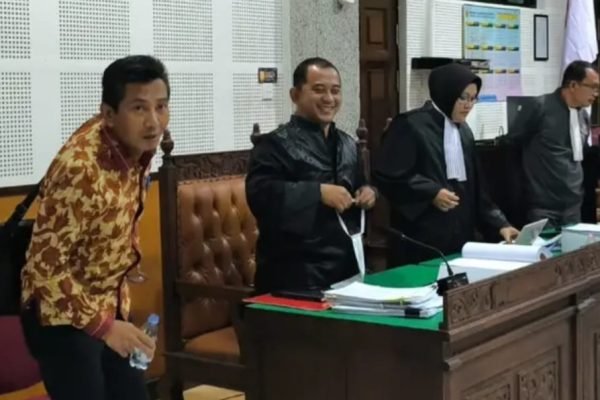 Kepala BKAD, Nursalim saat menjadi saksi dalam persidangan perkara dugaan gratifikasi “dana siluman” DPRD NTB di Pengadilan Tipikor Mataram. (Foto. kicknews.today/Ist)