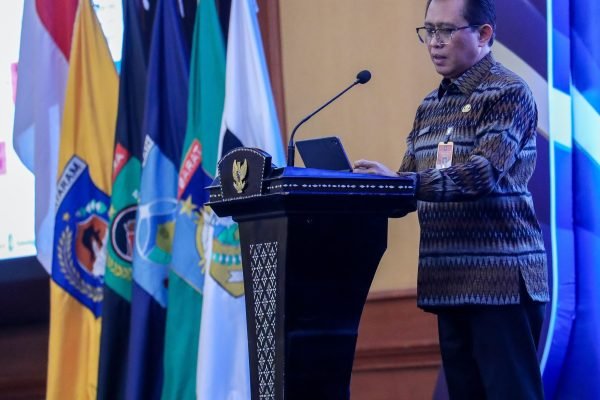 Direktur Jenderal Bina Pembangunan Daerah Kementerian Dalam Negeri, Dr. Ir. Restuardy Daud, M.Sc., CGRE (foto kicknews.today/adpim)