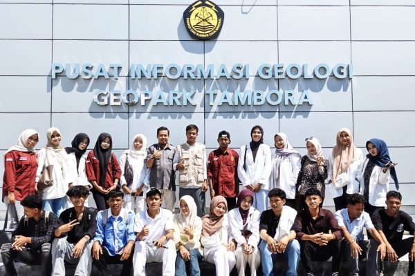 Geopark Tambora gandeng UNSWA dan Politeknik AMA berwisata ke PIG.