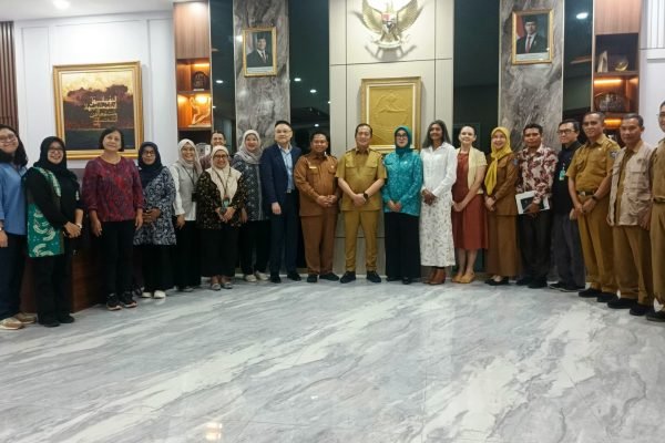 Gubernur HL Muhamad Iqbal saat menerima direksi FHF di kantor Gubernur di Mataram, (foto kicknews.today/adpim)