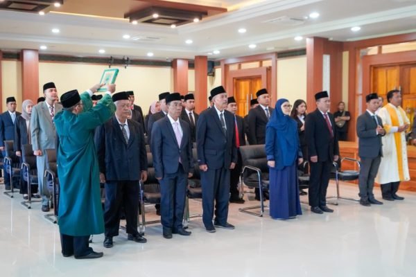 Proses pelantikan atau ambil sumpah jabatan puluhan fungsional di lingkungan Pemprov NTB. (Foto kicknews.today/ist)