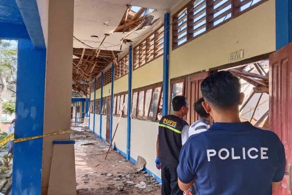 Kondisi bangunan SMAN 7 Mataram yang roboh (poto kicknews.today/ist)