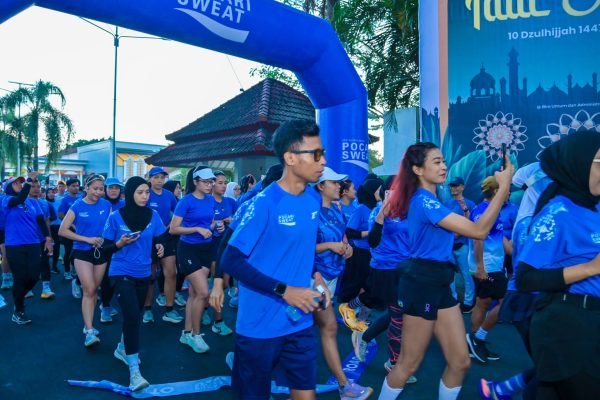 Sekretaris Daerah Provinsi NTB, H. Abul Chair, melepas 550 pelari (runners) yang mengikuti kegiatan Road to Mataram (poto kicknews.today/adpim)