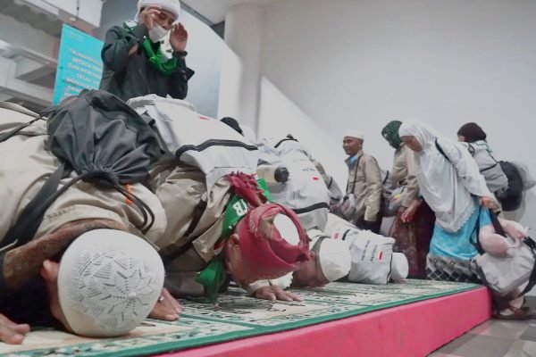 Jemaah haji kloter satu asal lombok timur tiba hari ini (poto kicknews.today/adpim)
