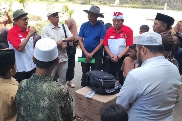 JMSI NTB bersama INTI NTB saat mengunjungi Yayasan Pondok Pesantren Azzainiyah Al-Majidiyah NW di Kotaraja, Kecamatan Sikur, Kabupaten Lombok Timur. (Foto. kicknews.today/Ist)