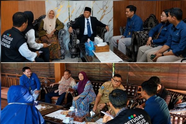 Petugas Sensus Ekonomi bersama BPS KLU saat mengunjungi Pendopo Bupati dan Wakil Bupati Lombok Utara. (Foto. kicknews.today/Anggi)