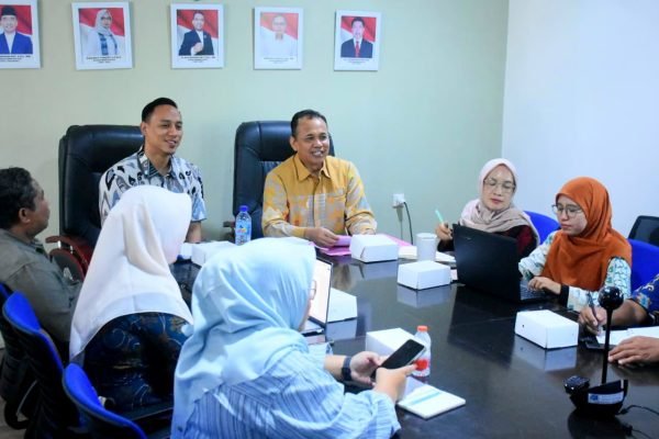 Kepala Dinas Kominfotik Provinsi NTB, Dr. Ahsanul Halik saat Sosialisasi Evaluasi Penyelenggaraan Satu Data Indonesia. (foto kicknews.today/adpim)