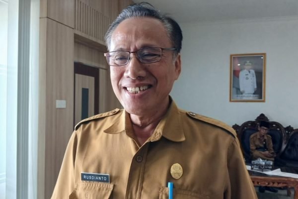 Kepala Dinas Perpustakaan dan Kearsipan KLU, Rusdianto. (Foto. kicknews.today/Anggi)