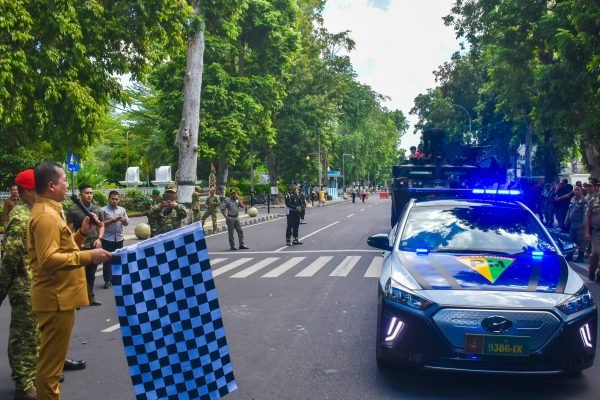 Pelepasan Joy Ride (konvoi kendaraan taktis) Komando Pasukan Khusus oleh Lalu Muhamad Iqbal bersama Djon Afriandi di Pendopo Gubernur NTB, Senin 29/6/26 (poto kicknews.today/ist)