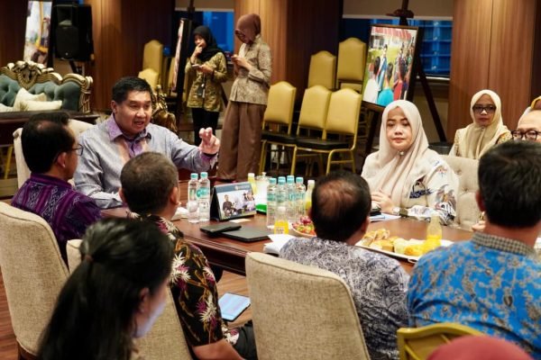 Rapat koordinasi yang dipimpin Menteri PKP di Kantor Kementerian PKP, Jakarta, Senin (30/6), dan dihadiri Wakil Gubernur NTB Hj. Indah Dhamayanti Putri bersama sejumlah gubernur dan perwakilan pemerintah provinsi dari berbagai daerah. (Foto kicknews.today/adpim)