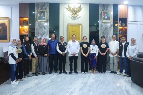 Gubernur NTB, Lalu Muhamad Iqbal, menerima audiensi dari yayasan kemanusiaan lokal Lombok Forgotten Children (Yayasan Andres) bersama perwakilan lembaga swadaya masyarakat (NGO) asal Spanyol, ONG Balanced World. (Foto kicknews.today/adpim)