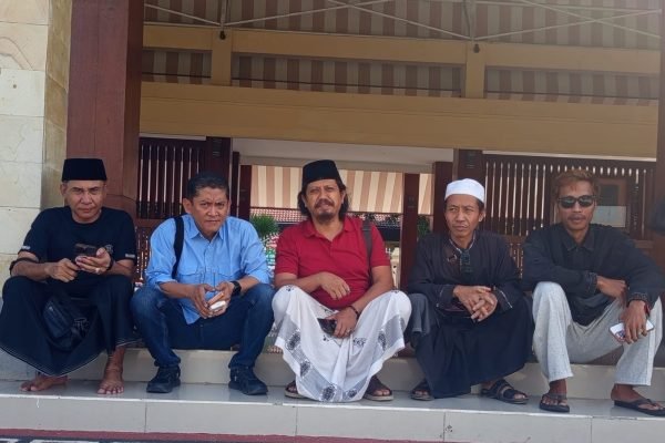 Laskar NTB dan Asosiasi Penambang Rakyat Indonesia usai audiensi dengan Kapolda NTB. (Foto kicknews.today/ist)