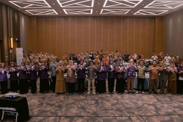 kegiatan Diseminasi Peraturan Gubernur dan Pedoman Posyandu 6 SPM di Hotel Prime Park Mataram, yang di hadir oleh Wakil Gubernur NTB Hj Indah Damayanti Putri dan Tim Pembina Posyandu Provinsi NTB, Sinta M. Iqbal, selasa 7/7