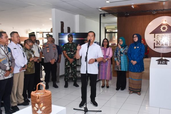 Gubernur NTB Dr H Lalu Muhamad Iqbal (foto kicknews.today/adpim)