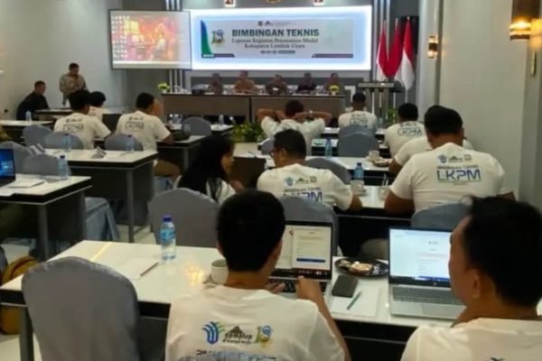 DPMPTSP-Naker saat melakukan Bimtek dan Sosialisasi Pelaporan LKPM Triwulan II dan Semester I Tahun 2026. (Foto. kicknews.today/Ist)