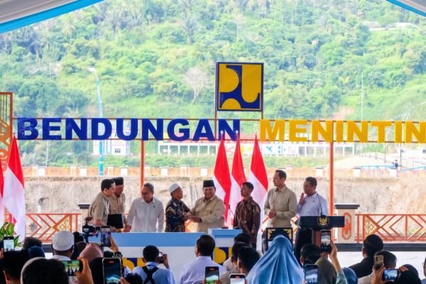 Presiden Republik Indonesia, Prabowo Subianto, meresmikan Bendungan Meninting di Kabupaten Lombok Barat, Nusa Tenggara Barat. (kicknews.today/adpim)