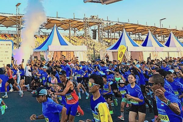 Para pelari dari seluruh Indonesia dan luar negeri meramaikan Pocari Sweet Run Mandalika 2026. (Foto Kicknews.today/Anggi)