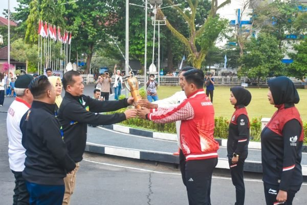 Gubernur Nusa Tenggara Barat, Dr. H. Lalu Muhamad Iqbal, secara resmi membuka Porprov XII NTB Tahun 2026 di Lapangan Bumi Gora, Mataram. (Foto kicknews.today/adpim)