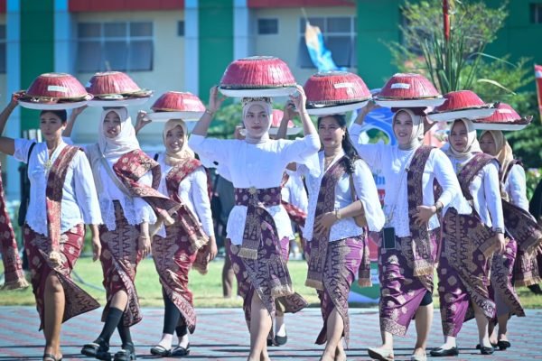 Parade budaya dan parade desa di KLU yang dihadiri oleh Wakil Gubernur NTB Hj Indah Damayanti Putri (Foto kicknews.today/adpim)