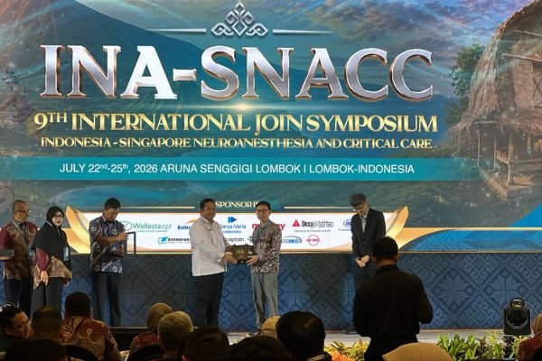 9th International Joint Symposium Indonesia–Singapore Neuroanaesthesia and Neurocritical Care di Ballroom Aruna Resort Hotel Senggigi, Lombok, Jumat (24/7) yang di buka oleh gubernur NTB yang diwakili Kepala Dinas Kesehatan Provinsi NTB, Dr. dr. H. Lalu Hamzi Fikri, MM., MARS (foto kicknews.today/adpim)