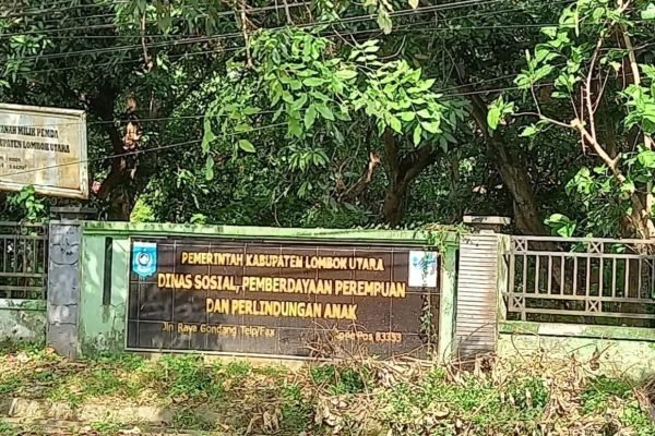 Salah satu aset tanah milik Pemkab Lombok Utara yang ada di jalan Raya Gondang. (Foto. kicknews.today/Anggi)
