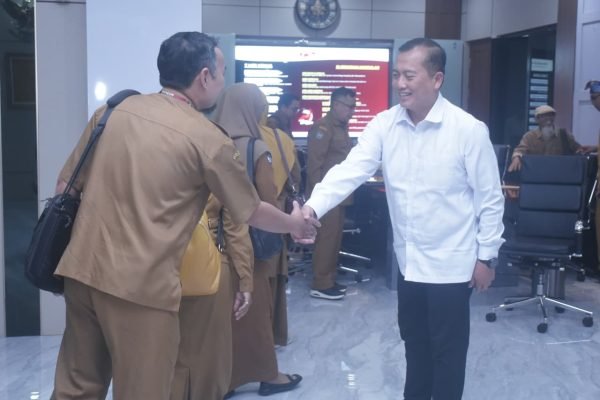 Gubernur Miq Iqbal saat menerima Tim Ahli Cagar Budaya (TACB) Provinsi NTB bersama perwakilan TACB kabupaten/kota se-Pulau Lombok di Kantor Gubernur NTB, Senin 3/8 (foto kicknews.today/adpim)