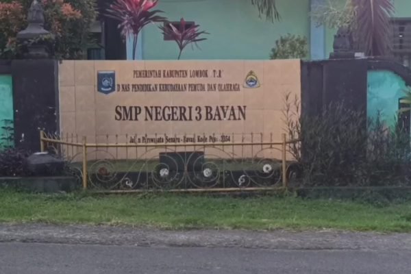 Tampak depan SMPN 3 Bayan, Lombok Utara. (Foto. kicknews.today/Anggi)