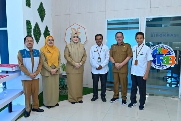 Wagub NTB Hj Indah Damayanti Putri silaturahmi ke Kantor BPS Provinsi NTB, Selasa 11/8 (foto kicknews.today/adpim)
