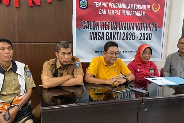 Anggota TPP saat memberikan keterangan terkait hasil verifikasi bakal calon Ketua KONI NTB periode 2026-2030. (Foto. kicknews.today/Ist)