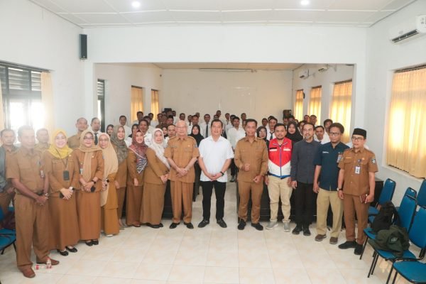 Diklat KDKMP di 40 Desa Berdaya Transformatif yang dirangkaikan dengan launching model graduasi kemiskinan ekstrem berbasis KDKMP di Aula UPTD Balai Diklat Koperasi UKM NTB, Selasa 18/8. (foto kicknews.today/wn)