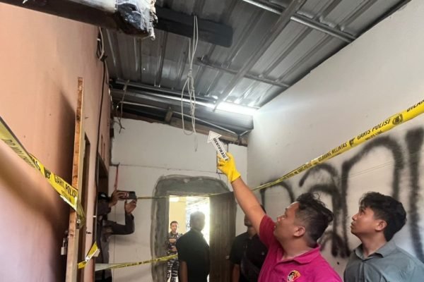 Tempat korban ditemukan gantung diri. (Foto. kicknews.today/Ist)