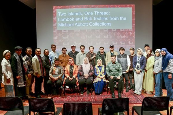Wakil Gubernur NTB Hj. Indah Dhamayanti Putri, Ketua Dekranasda NTB Hj. Sinta Agathia, dan Ketua DPRD Provinsi NTB Hj. Baiq Isvie Rupaeda. didampingi Kepala Dinas Kebudayaan Provinsi NTB dan Kepala Museum Negeri NTB, bersama tim, dalam rangkaian kegiatan di AGSA pada 11–12 September 2026 (foto kicknews.today/adpim)