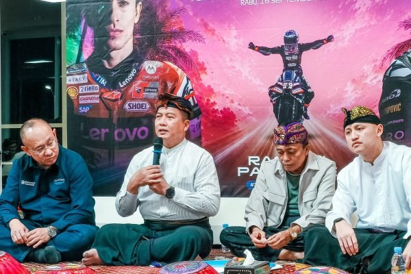Menjelang Pertamina Grand Prix of Indonesia 2026, tradisi Betabeq kembali digelar di Kawasan Ekonomi Khusus (KEK) Mandalika, Rabu malam 16/9. (foto kicknews.today/adpim)