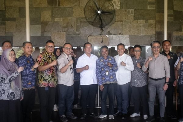 Presentasi pengembangan NTB Satu Data dan Dashboard Eksekutif di Gema Coffee Mataram, Kamis 17/9/26 (foto kicknews.today/adpim)