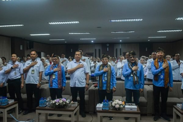 gubernur Lalu Muhamad Iqbal saat menghadiri pelaksanaan Survei Akreditasi RSUD Provinsi NTB oleh Lembaga Akreditasi Mutu dan Keselamatan Pasien Rumah Sakit (LAM-KPRS) di Aula Rinjani RSUD Provinsi NTB, Rabu 30/9 (foto kicknews.today/adpim)