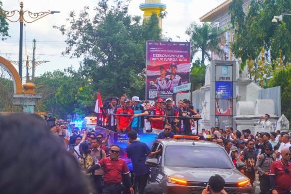 Parade riders MotoGP di Kota Mataram (foto kicknews.today/ist)