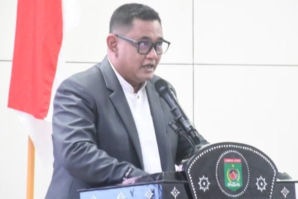 Wakil Bupati Lombok Utara, Kusmalahadi Syamsuri saat membuka pelaksanaan Kick Off Meeting penyiapan proyek KPBU-APJ di Aula Kantor Bupati Lombok Utara, Selasa (20/10/2026). (kicknews.today/Ist)
