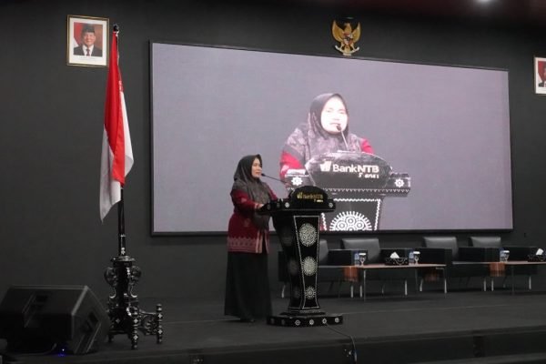 Prof. Dr. Baiq El Badriati, M.E.I., resmi memimpin Dewan Pimpinan Wilayah Ikatan Ahli Ekonomi Islam Indonesia (DPW IAEI) Nusa Tenggara Barat periode 2026–2031 (foto kicknews.today/ist)